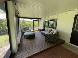 Interior - Waterfront 3 Bedroom Cottage with Dock and Kayaks Close to Mount Dora & Sanford (Sorrento)