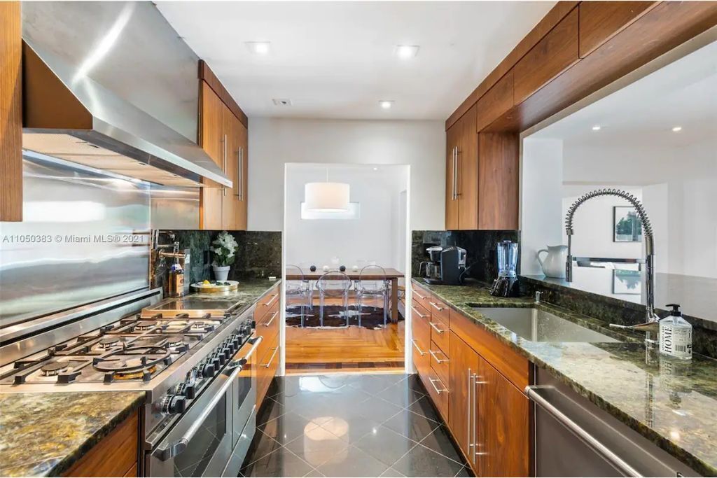 Stunning Waterfront Villa Makassar Miami