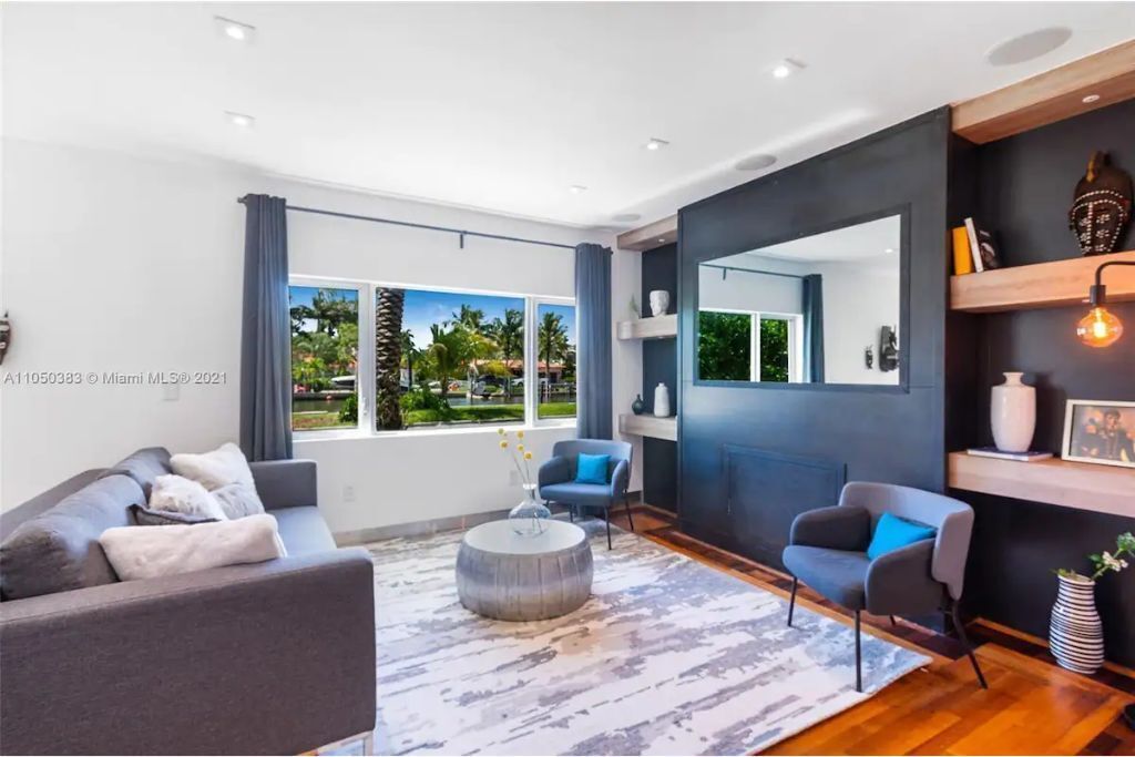 Stunning Waterfront Villa Makassar Miami