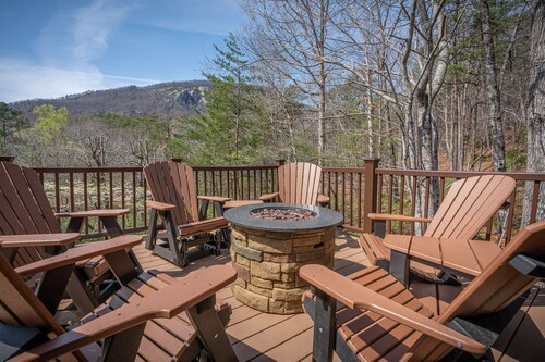 5 BR - Walk to Resort Amenities!  Close Mnt Views! Backyard Firepit! 