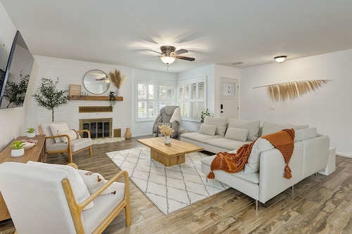 Cozy Scandi Boho Getaway with Massage Chair and BBQ 