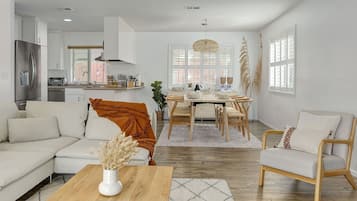 Smart TV, fireplace, table tennis