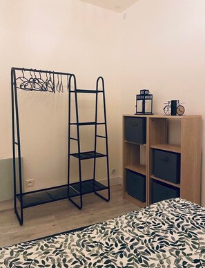 1 bedroom, free WiFi, bed sheets - Bike's House - In the heart of Royat (Royat)