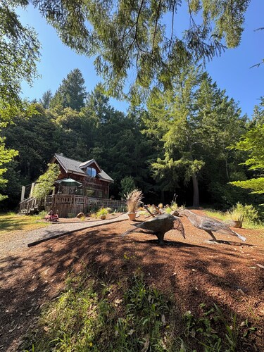 Humboldt Romantic Rural Hideaway