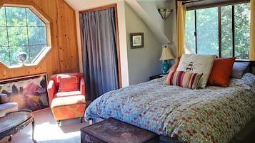 1 bedroom, desk, WiFi, bed sheets