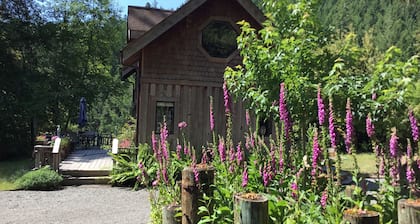 Humboldt Romantic Rural Hideaway