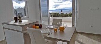 Your ideal vacation home with a heated private pool and sea views!