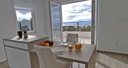 Modern 4-bedroom pet-friendly villa with heated pool and a sea view
sea views