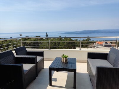 Your ideal vacation home with a heated private pool and sea views!