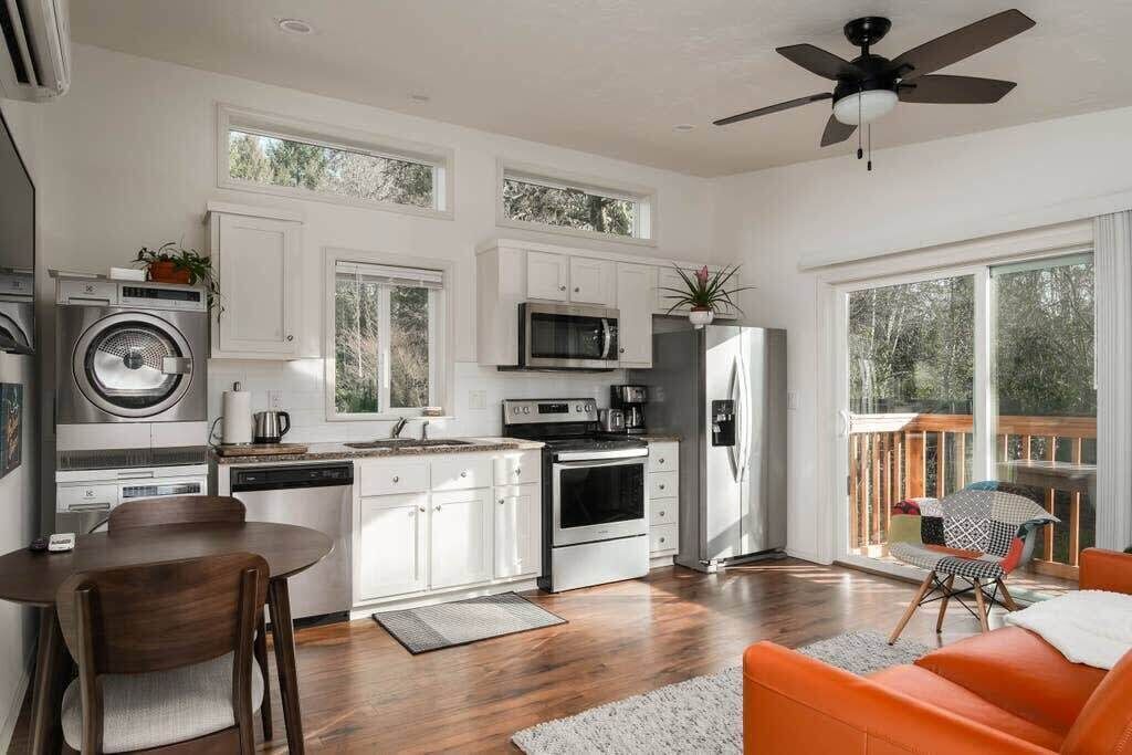 冰箱、微波炉、烤箱、炉灶