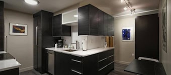 #StayInMyDistrict Multnomah Village Modern Retreat