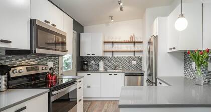 #StayinMyDistrict Modern Mid-Century Retreat