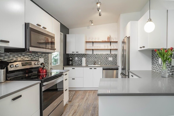 Fridge, microwave, oven, stovetop