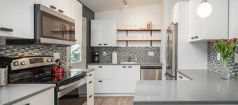 #StayinMyDistrict Modern Mid-Century Retreat