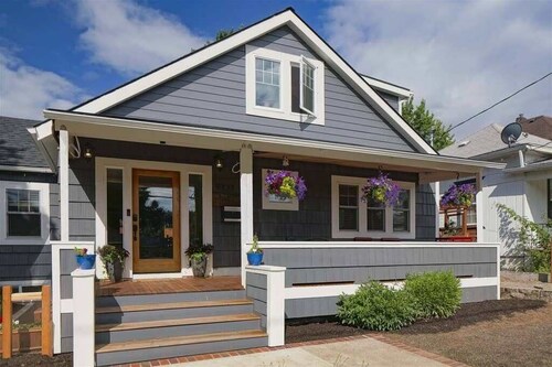 #StayInMyDistrict St Johns Walk to dining & shops