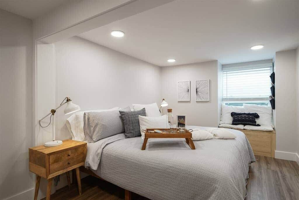 1 bedroom, desk, iron/ironing board, travel cot