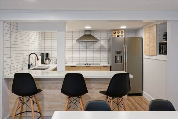 Fridge, microwave, stovetop, dishwasher - #StayInMyDistrict St Johns Walk to dining & shops (Portland)