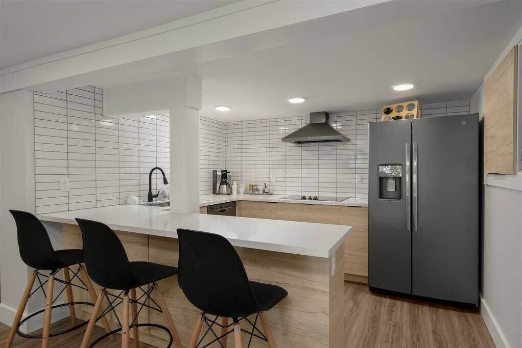 Refrigerador, microondas, placa de cocina, lavavajillas