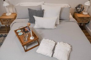 1 Schlafzimmer, Schreibtisch, Bügeleisen/Bügelbrett, Reisekinderbett