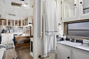 Shower, hair dryer, towels - #StayinMyDistrict Twin Falls Backyard Glamper (Twin Falls)