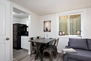 Interior - #StayinMyDistrict Twin Falls Pendleton Chic Suite (Twin Falls)