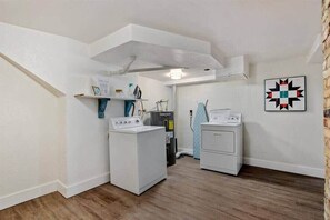 Interior - #StayinMyDistrict Twin Falls Pendleton Chic Suite (Twin Falls)