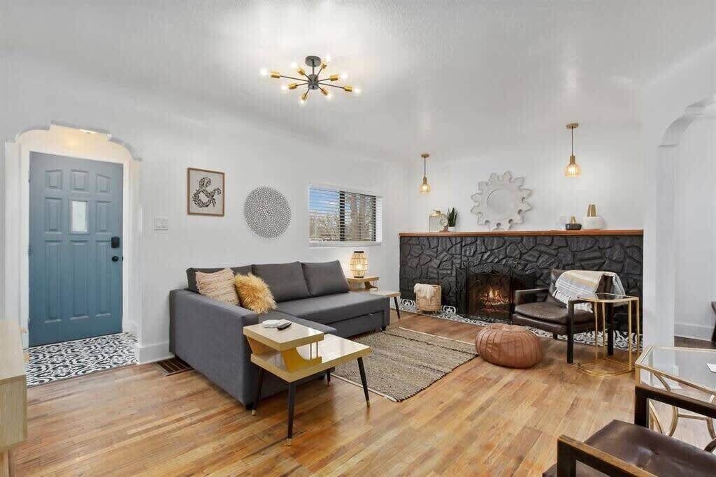 TV, fireplace, offices