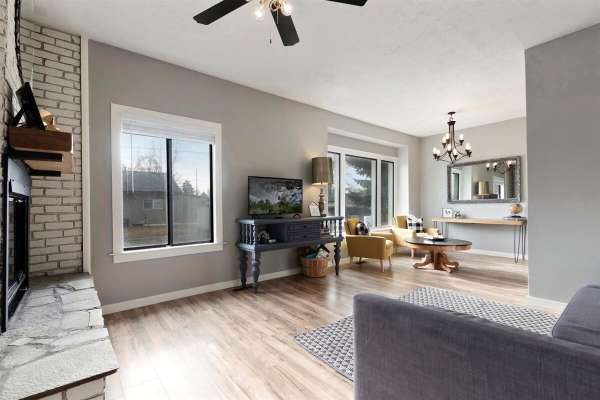 #StayinMyDistrict Twin Falls Bright Sunny Bungalow