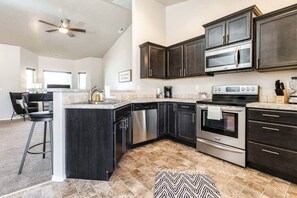 Fridge, microwave, oven, stovetop - #StayinMyDistrict Meridian Near Roaring Springs (Meridian)
