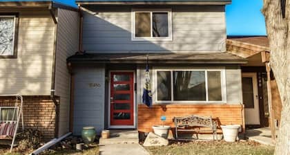 #StayInMyDistrict Eclectic Boise Townhouse near St. Als