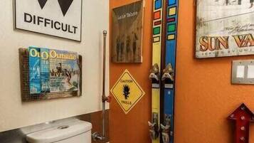 Dusche, Haartrockner, Handtücher, Shampoo