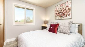 2 bedrooms, iron/ironing board, travel cot, WiFi