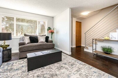 #StayInMyDistrict Cozy Central Boise Townhouse