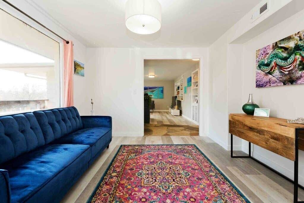 #StayInMyDistrict Modern North End Hills Retreat