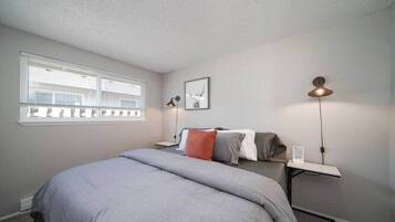 2 bedrooms, desk, iron/ironing board, WiFi