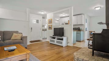 TV, fireplace, offices