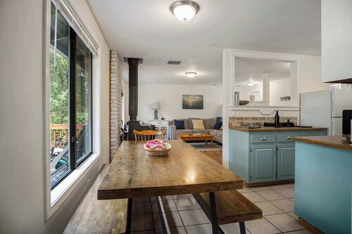 #StayInMyDistrict Cozy Rockaway Beach Cottage
