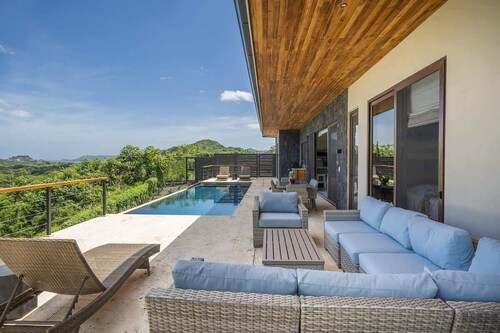 Your Luxurious Ocean View Escape- At Mar Vista