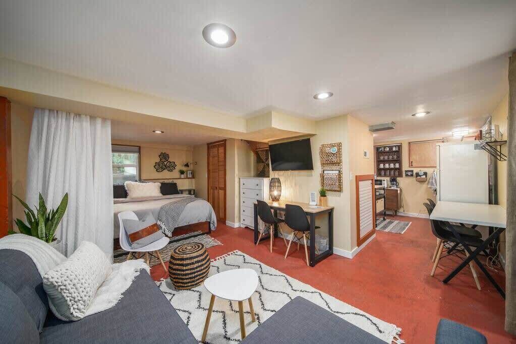 Desk, iron/ironing board, travel crib, WiFi