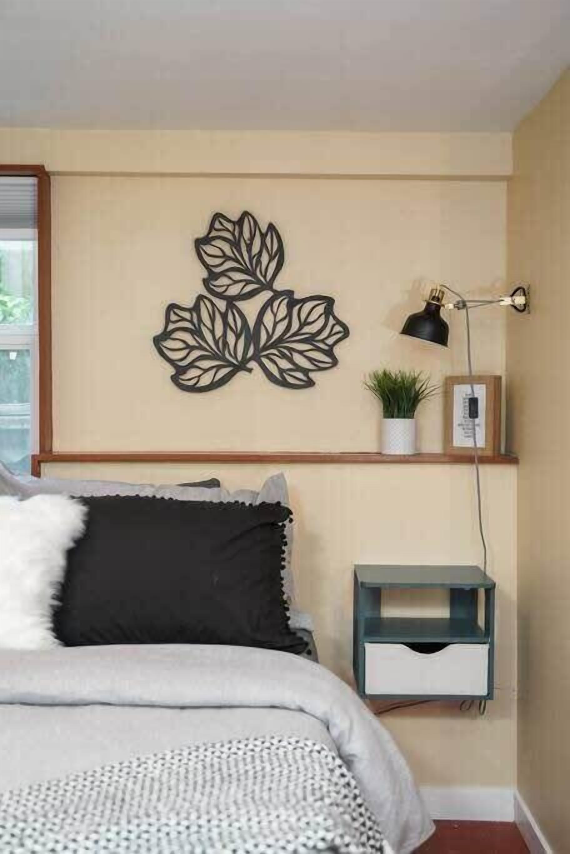 Schreibtisch, Bügeleisen/Bügelbrett, Reisekinderbett, WLAN