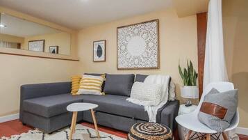 Una televisión, una oficina