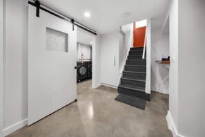 Interior - #StayInMyDistrict Arbor Lodge & Popular Overlook (Portland)