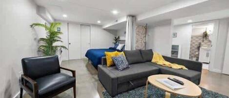 Televisión, libros, oficina