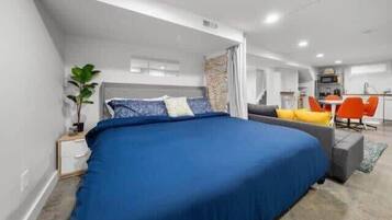 1 habitación, tabla de planchar con plancha, cuna de viaje y wifi