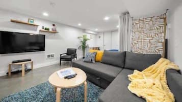 TV, livros, escritórios