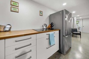 Interior - #StayInMyDistrict Arbor Lodge & Popular Overlook (Portland)