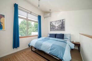 2 bedrooms, desk, iron/ironing board, WiFi
