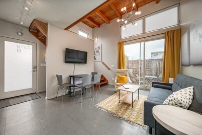 #StayInMyDistrict Buckman Bright Spacious Townhome