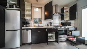 Fridge, microwave, oven, stovetop