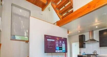 #StayInMyDistrict Buckman Spacious Modern Rowhouse